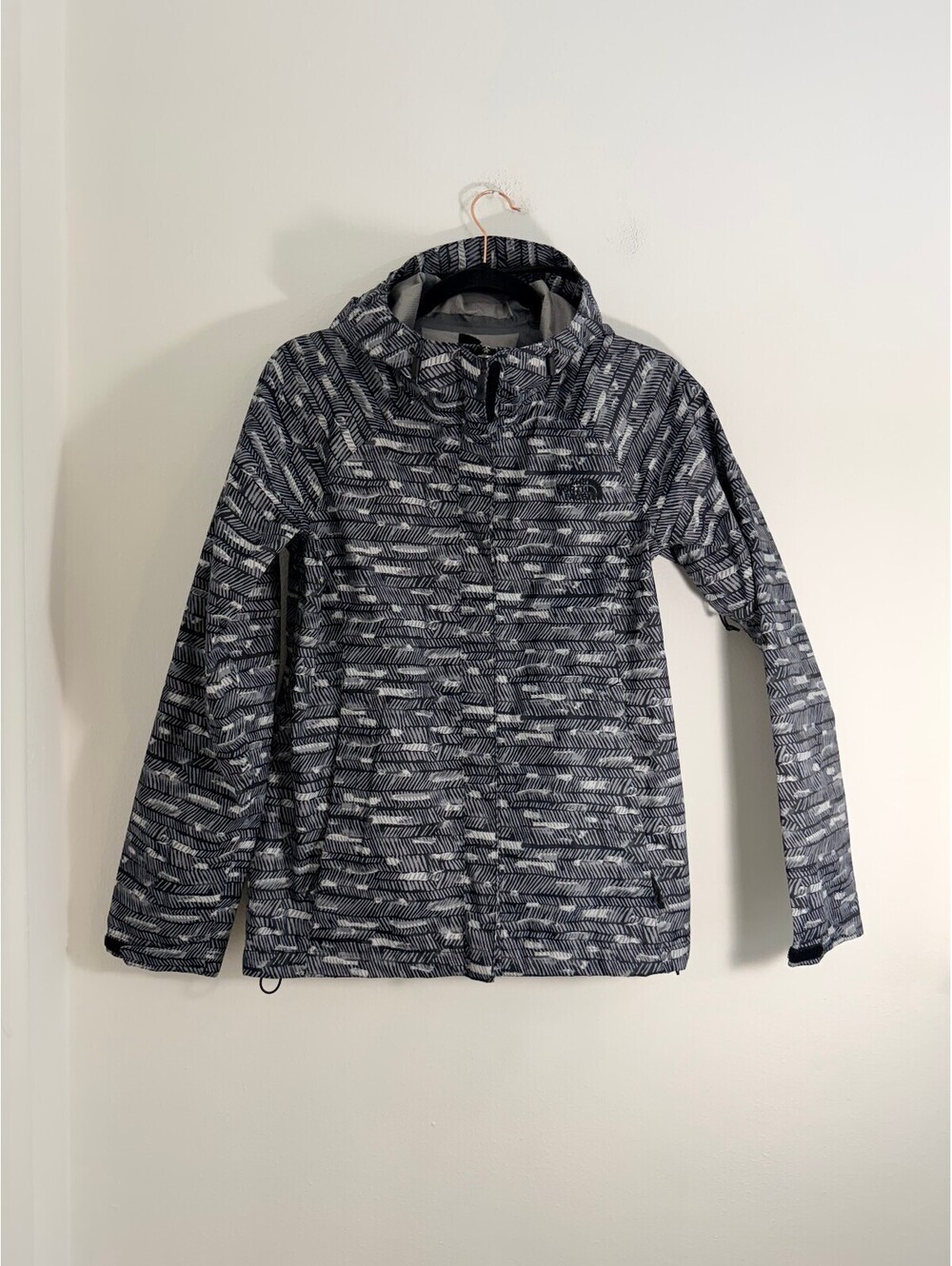 The North Face Women’s S Resolve 2 Geometric DryVent Rain Jacket - Picture 2 of 13